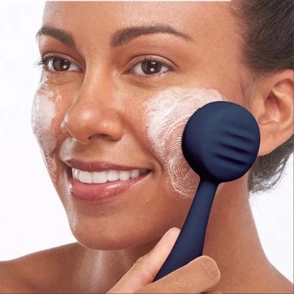 PMD CLEAN Smart Facial Cleansing Device - Picture 8 of 15